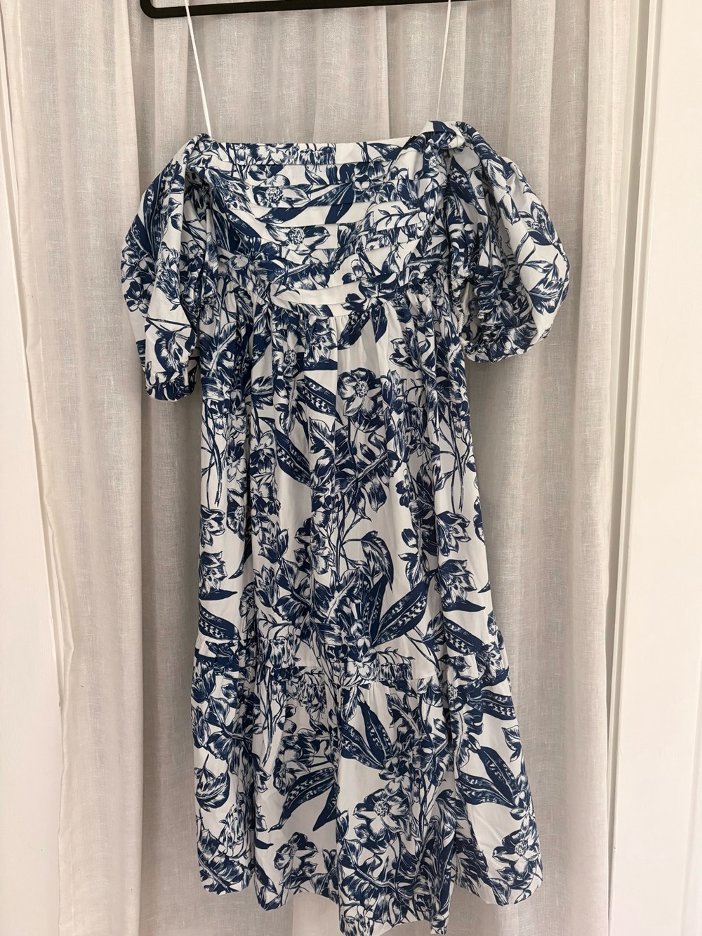 Abercrombie & Fitch Blue and White Floral Puff-Sleeve Midi Dress - Picture 2 of 3